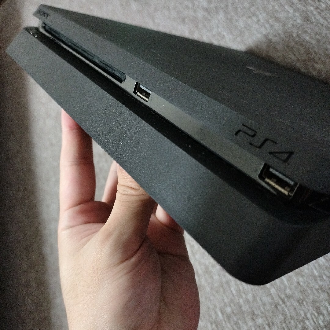 PlayStation®4 ジェット・ブラック 500GB CUH-2000A 1