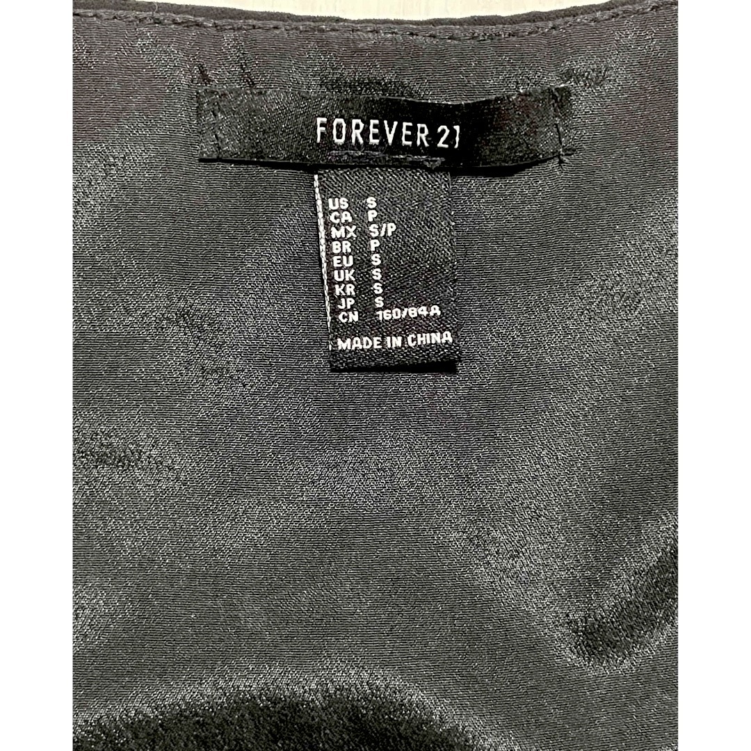 FOREVER 21(フォーエバートゥエンティーワン)のFOREVER21 オフショル ワンピース 膝丈 ブラックSサイズ レディースのワンピース(ひざ丈ワンピース)の商品写真