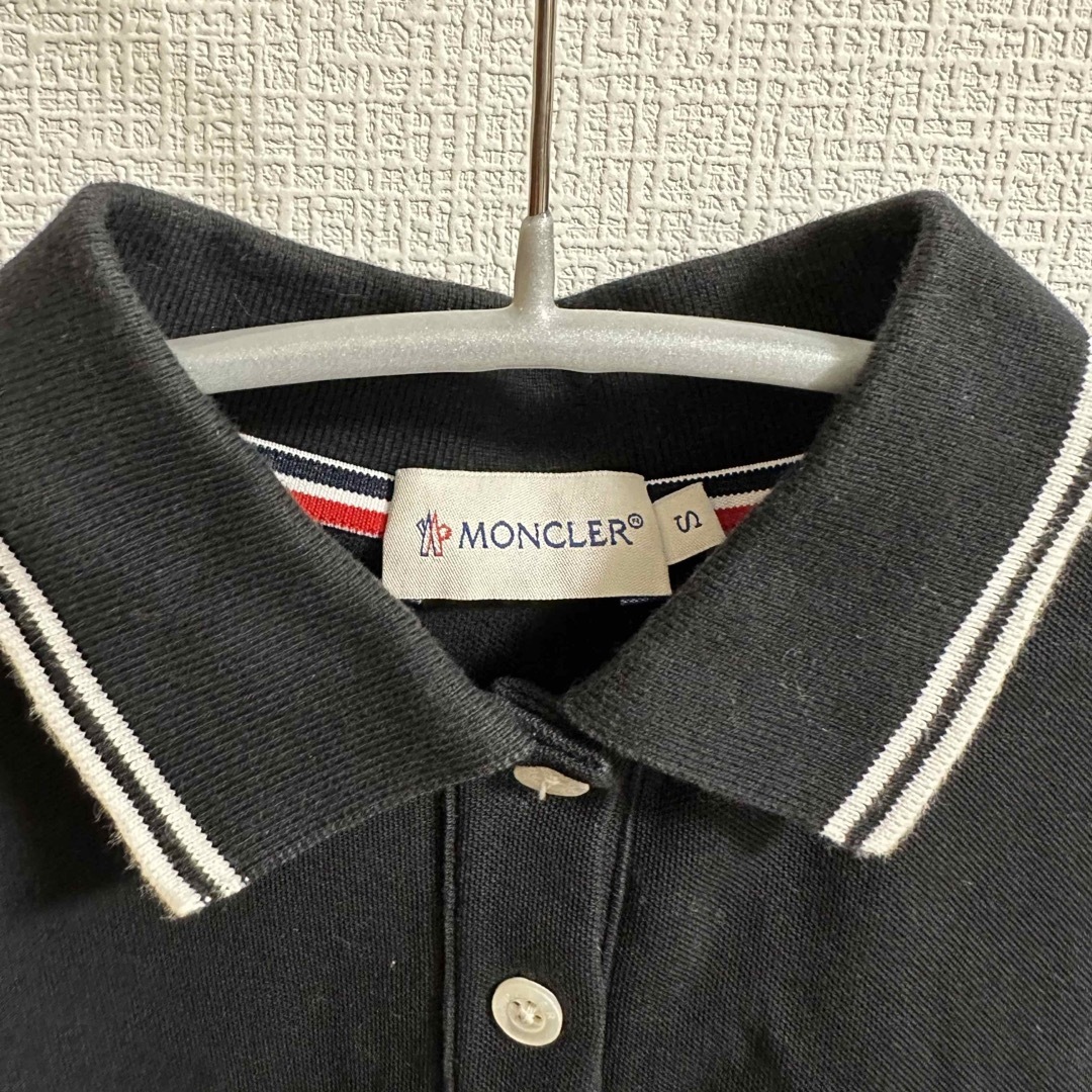 MONCLER(モンクレール)の週末値下げ MONCLER モンクレール ポロシャツ ブラック XS レディースのトップス(ポロシャツ)の商品写真