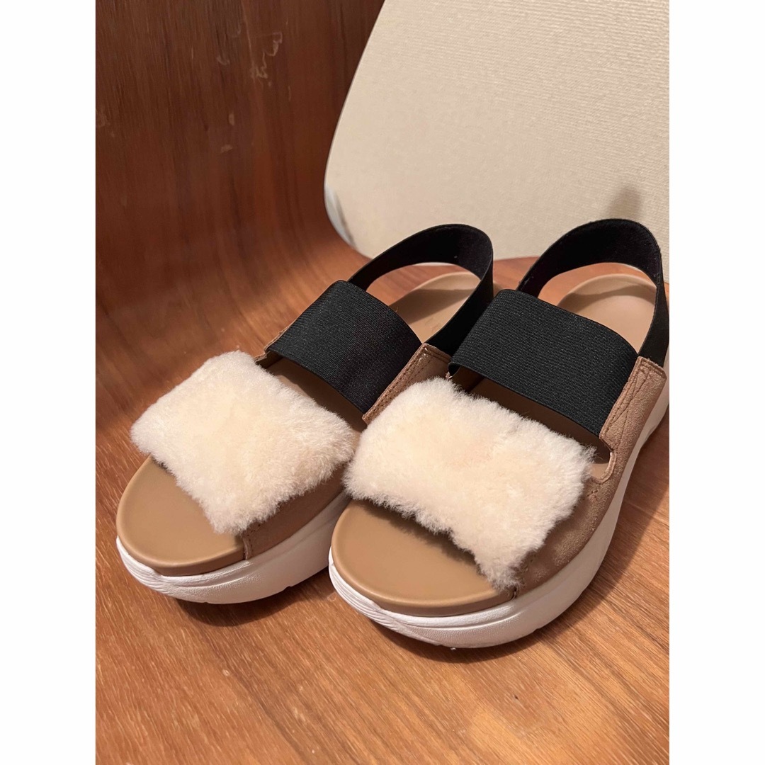 新品未使用　UGG サンダル　シルバーレイク  23.5cm