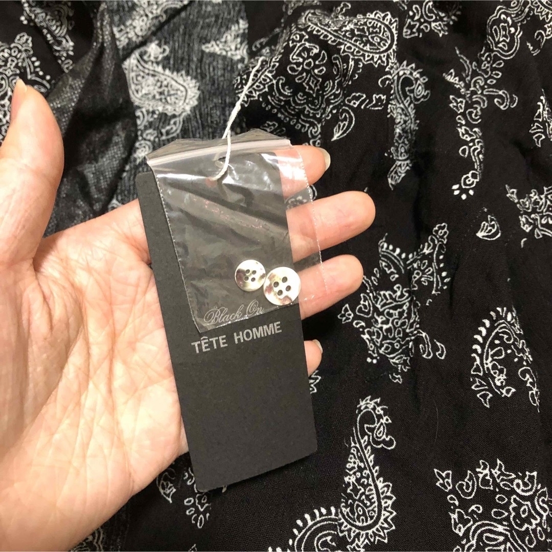 TETE HOMME(テットオム)の新品　未使用　TE TE HOMME ブラック　ペイズリー　総柄　シャツ メンズのトップス(シャツ)の商品写真