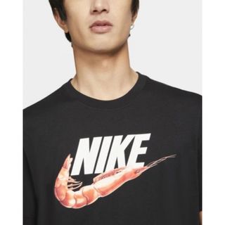 NIKE - NIKE NSW 1 FOOD SHRIMP シュリンプ 半袖Tシャツ (L)黒の通販