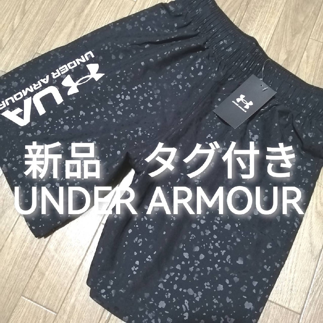 UNDER ARMOUR(アンダーアーマー)の新品　アンダーアーマー　メンズ　上下セット　XLサイズ　夏秋　白Tシャツ　ハーフ メンズのトップス(その他)の商品写真