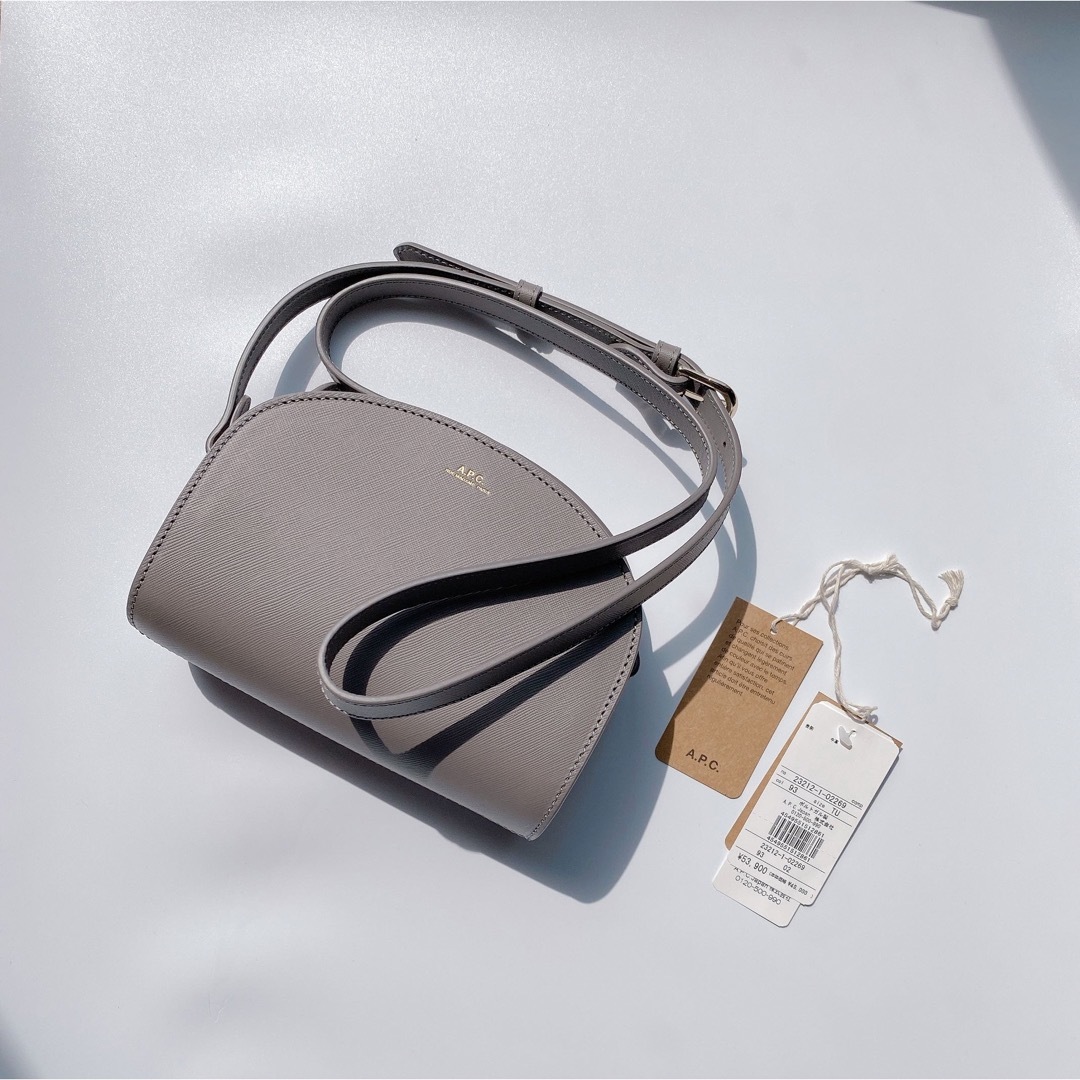 新品タグ付き A.P.C. ハーフムーン 三日月 ショルダーバッグ-