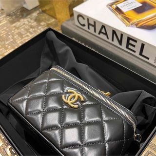 シャネル(CHANEL)の【新品未使用】CHANELチェーンクラッチ　ブラック　ラムスキン　バニティバッグ(ショルダーバッグ)