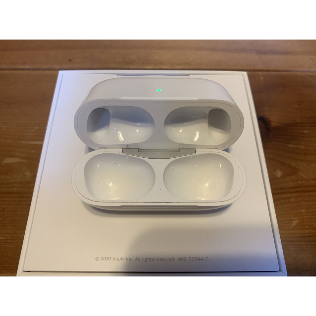 Apple(アップル)の正規品　AirPods Pro MWP22J/A 箱付き スマホ/家電/カメラのオーディオ機器(ヘッドフォン/イヤフォン)の商品写真