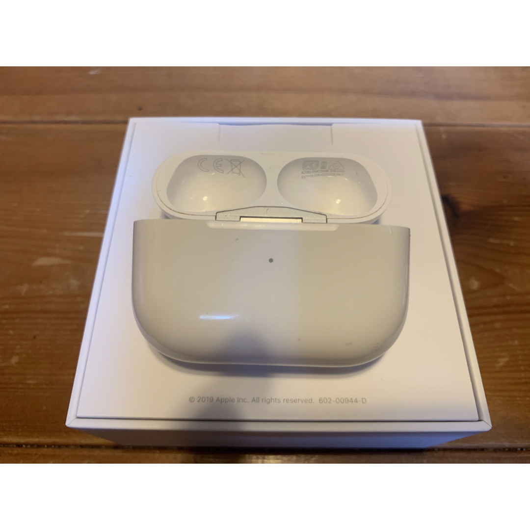 Apple(アップル)の正規品　AirPods Pro MWP22J/A 箱付き スマホ/家電/カメラのオーディオ機器(ヘッドフォン/イヤフォン)の商品写真