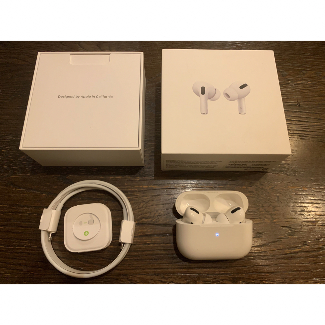 Apple(アップル)の正規品　AirPods Pro MWP22J/A 箱付き スマホ/家電/カメラのオーディオ機器(ヘッドフォン/イヤフォン)の商品写真