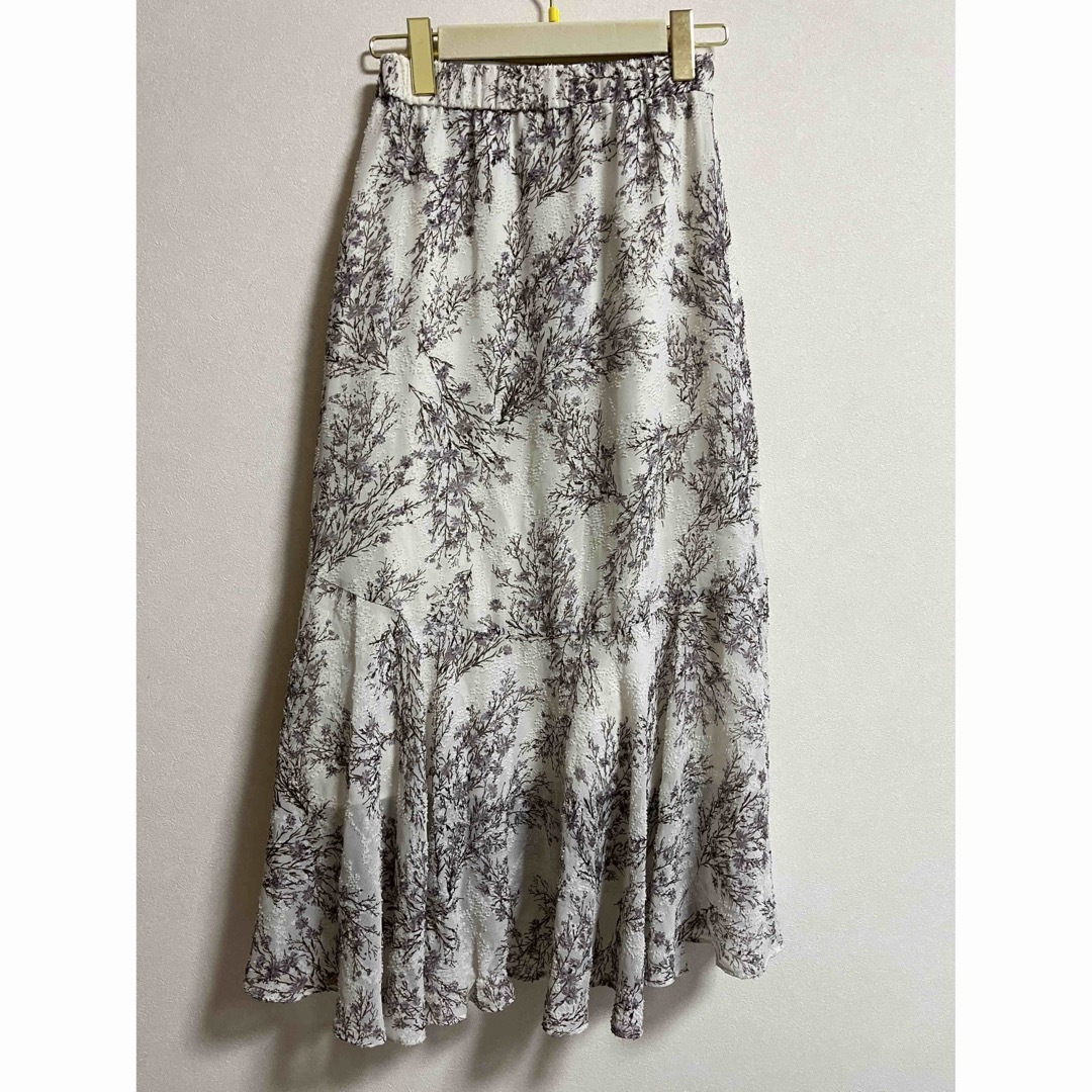 SNIDEL(スナイデル)の【美品】スナイデル♡プリントスカート　アイボリー　0サイズ レディースのスカート(ロングスカート)の商品写真