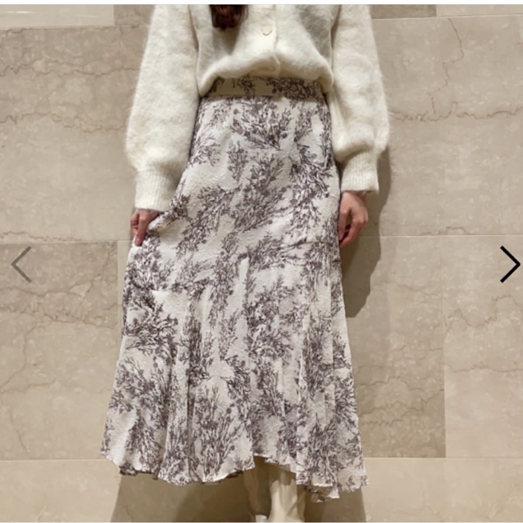 SNIDEL(スナイデル)の【美品】スナイデル♡プリントスカート　アイボリー　0サイズ レディースのスカート(ロングスカート)の商品写真