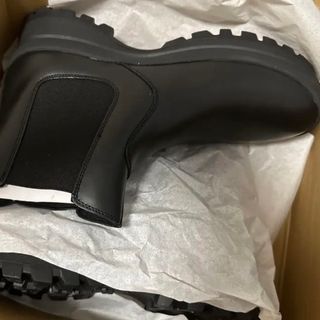 ZARA VIBRAM® レザー チェルシーアンクルブーツ