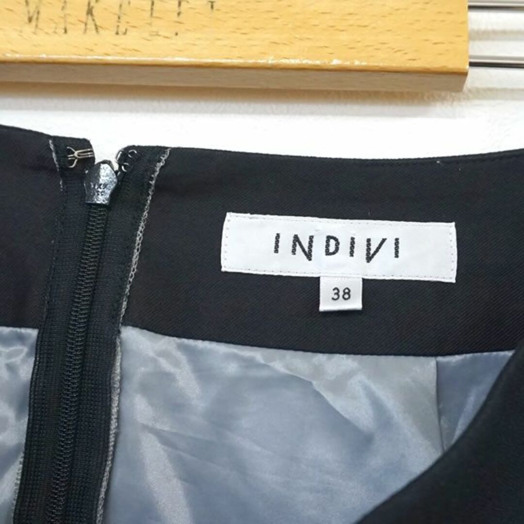 INDIVI(インディヴィ)のINDIVI ひざ丈 4段 フリル スカート グレー 4805613 レディースのスカート(ひざ丈スカート)の商品写真
