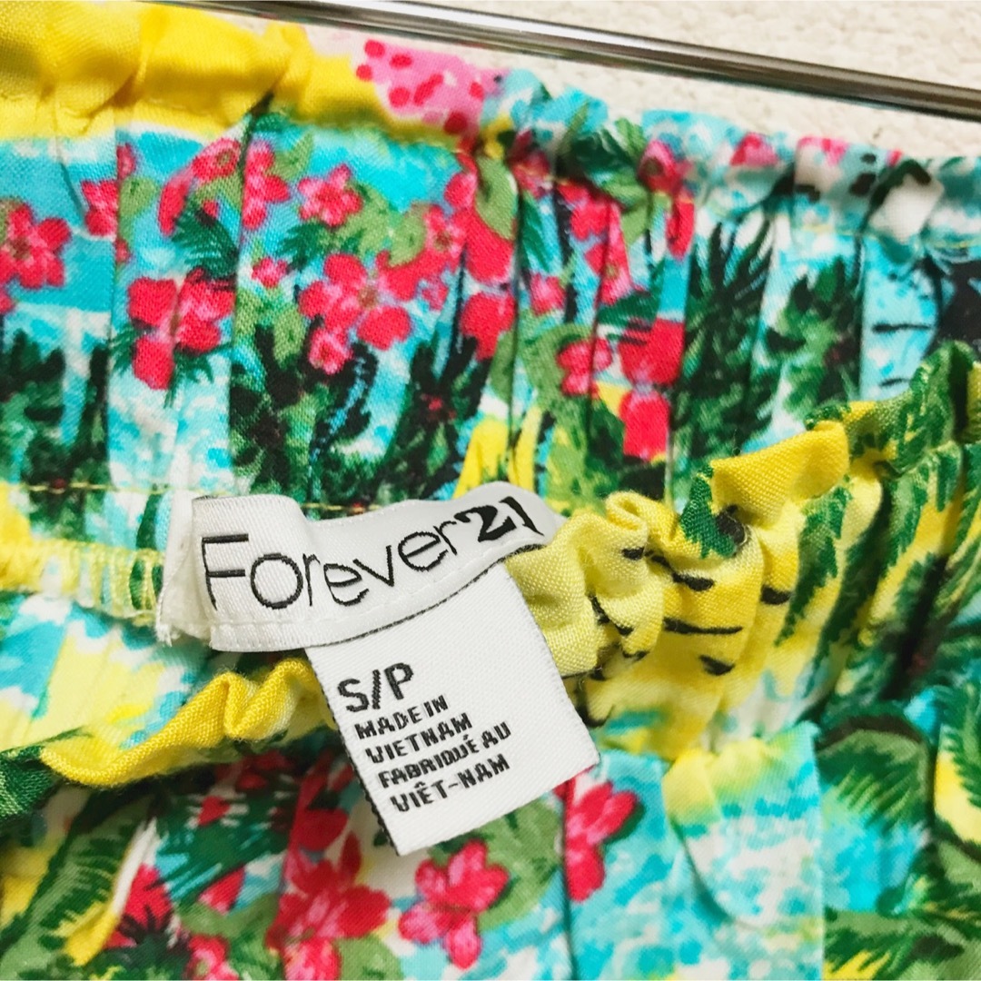 FOREVER 21(フォーエバートゥエンティーワン)のForever21 フォーエバー21 南国柄　ハワイ　黄色　ミニスカート レディースのスカート(ミニスカート)の商品写真