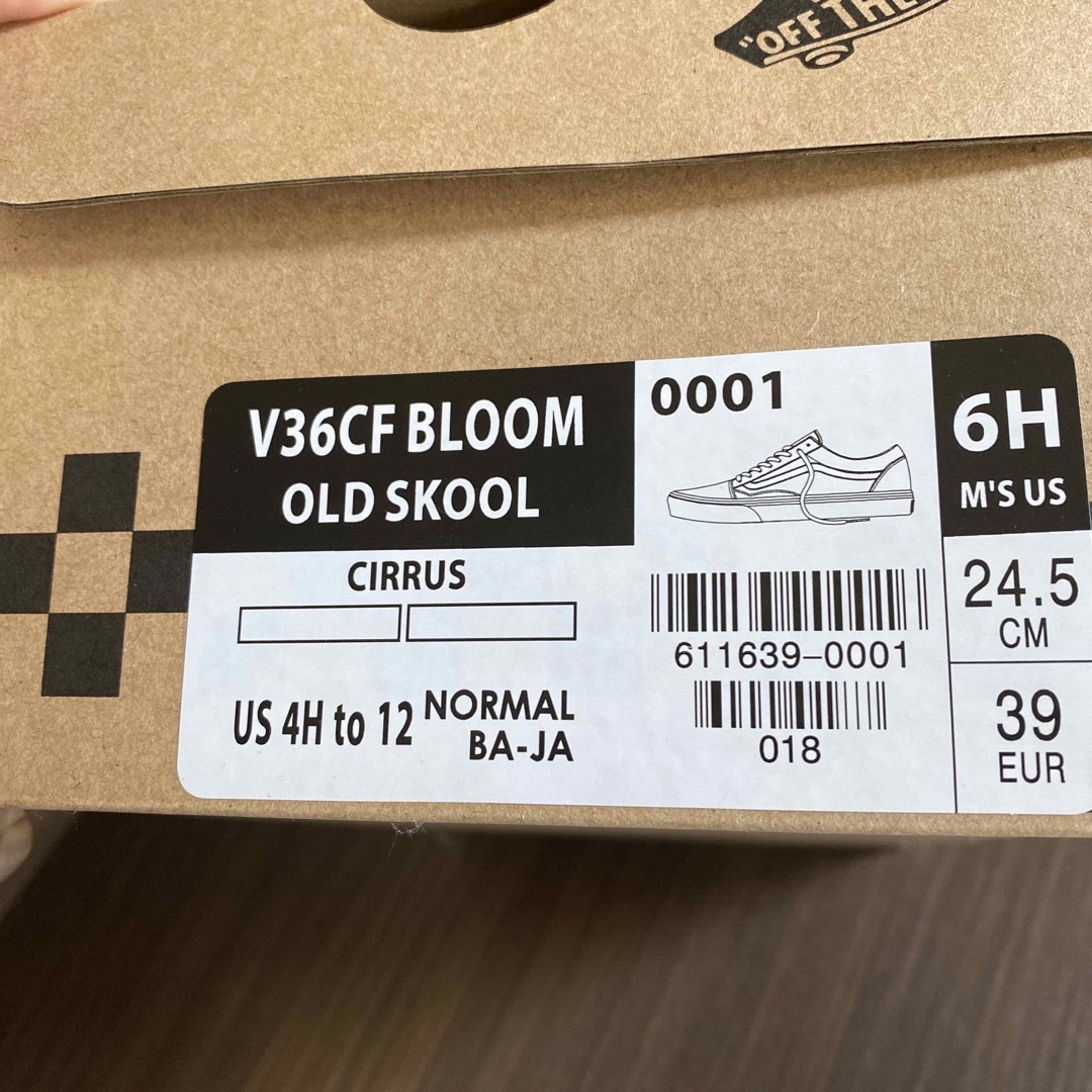 V36CFBLOOMバンズスニーカー