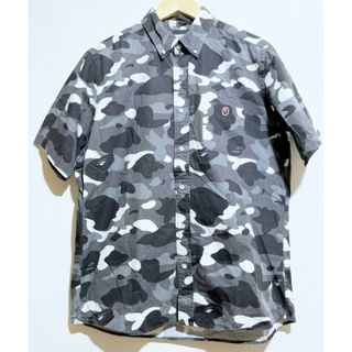 アベイシングエイプ(A BATHING APE)のA BATHING APE（ア ベイシング エイプ）カモフラ柄　ボタンダウン　半袖シャツ【中古】【007】(シャツ)