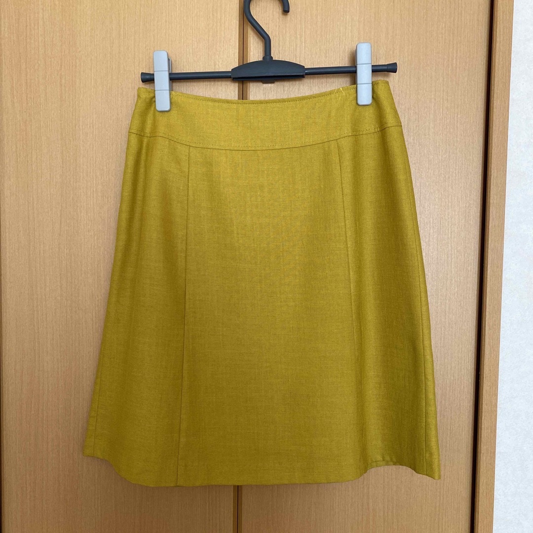 プリーツスカート　Mサイズ　マスタード レディースのスカート(ひざ丈スカート)の商品写真