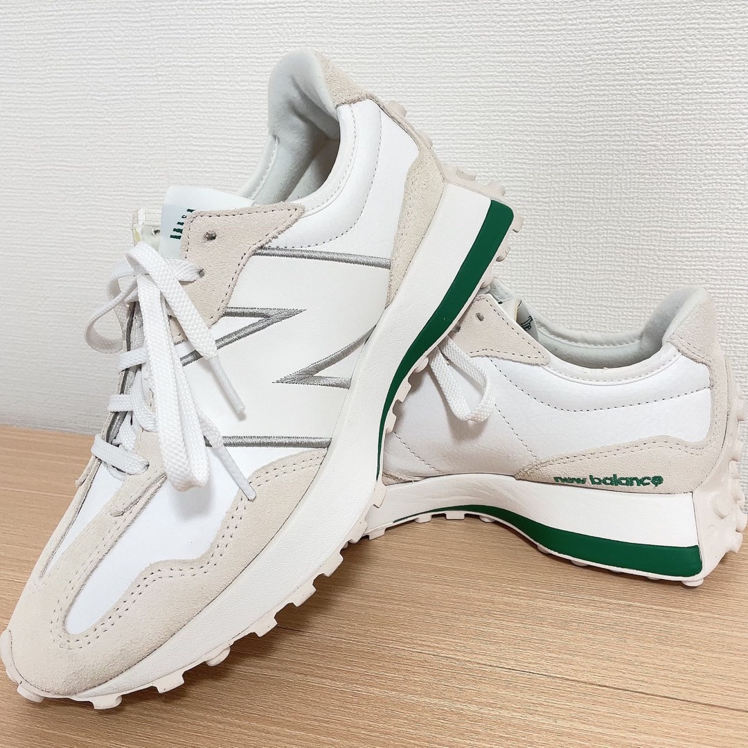 New Balanceニューバランス　327UNPスニーカー