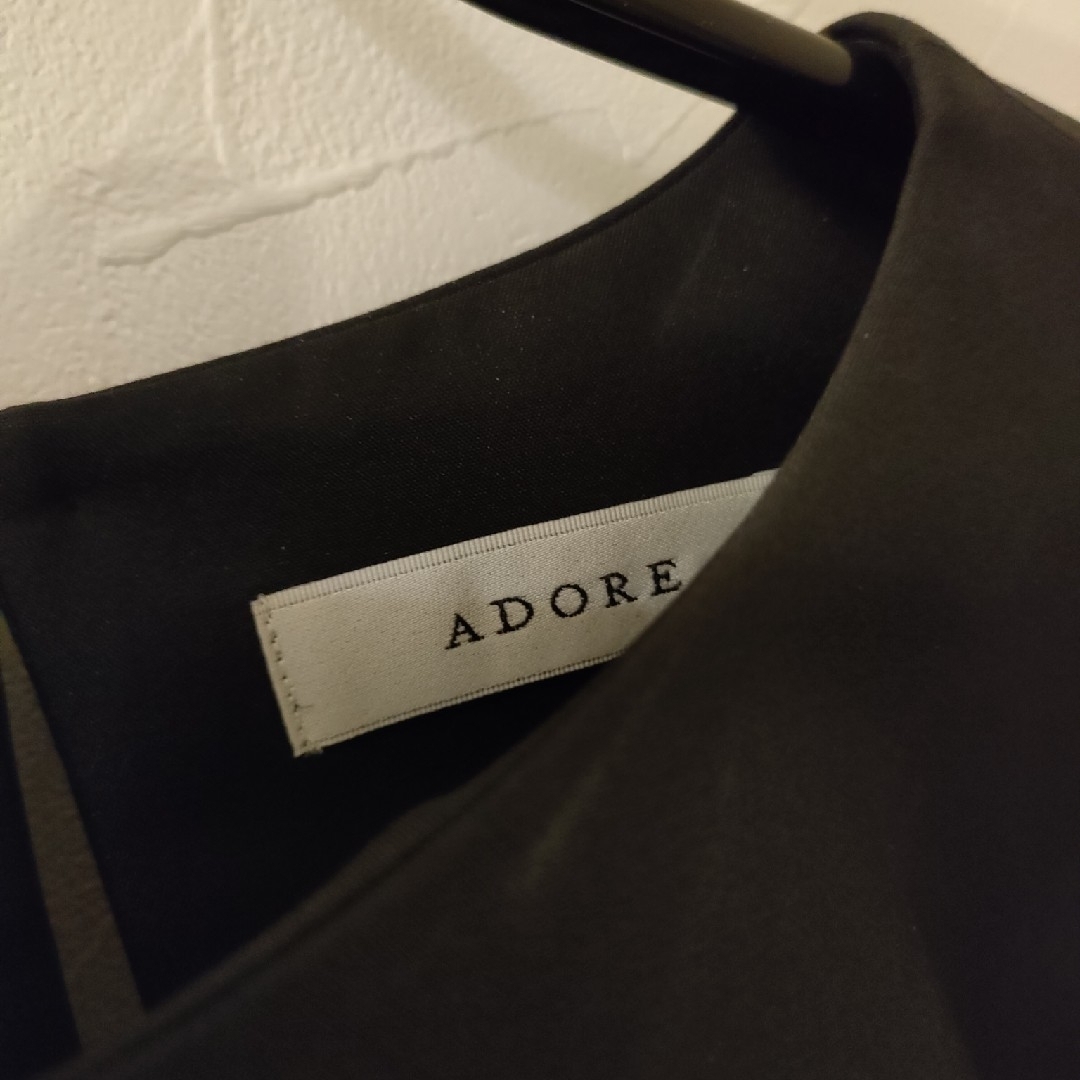 ADORE(アドーア)のAdore 黒半袖ブラウス レディースのトップス(シャツ/ブラウス(半袖/袖なし))の商品写真