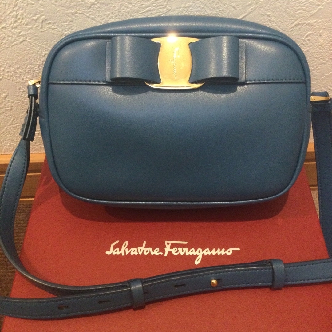 Salvatore Ferragamo - フェラガモ ヴァラ リボン ショルダーバッグ