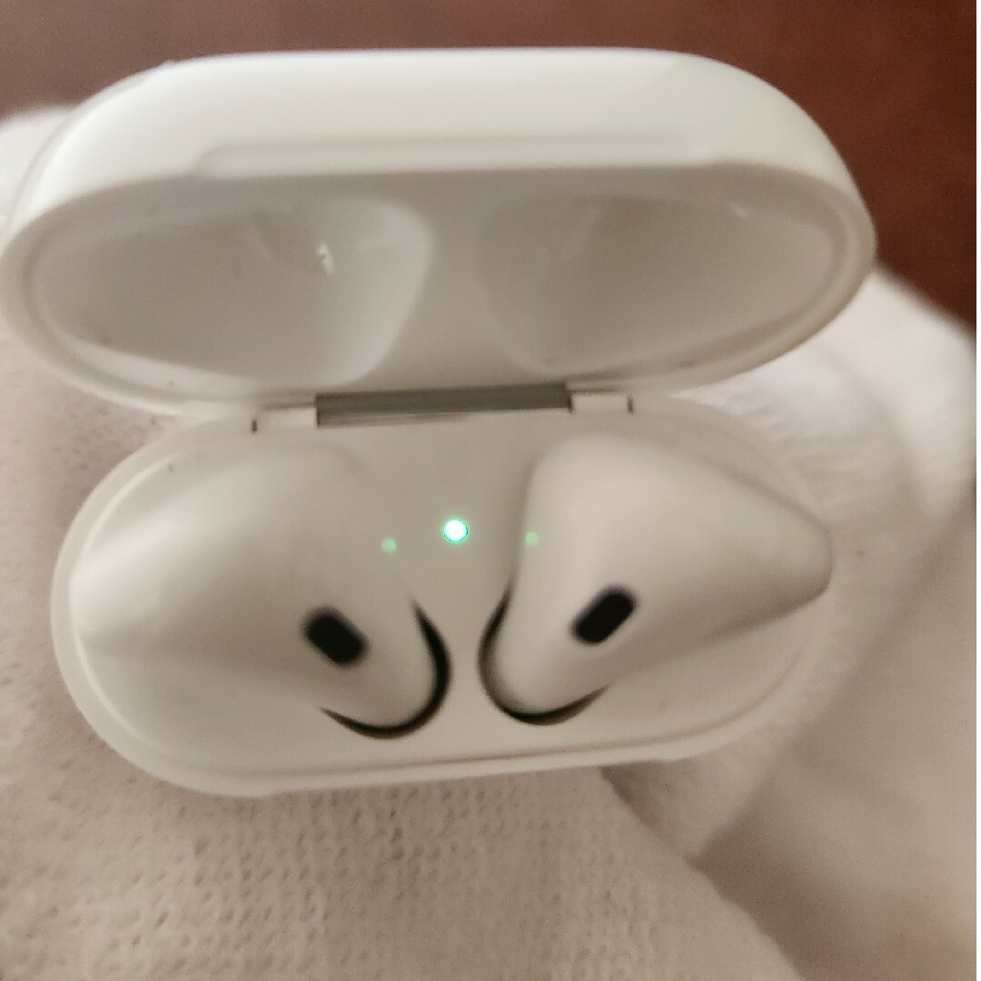 Apple(アップル)のAPPLE AirPods 第２世代 スマホ/家電/カメラのオーディオ機器(ヘッドフォン/イヤフォン)の商品写真