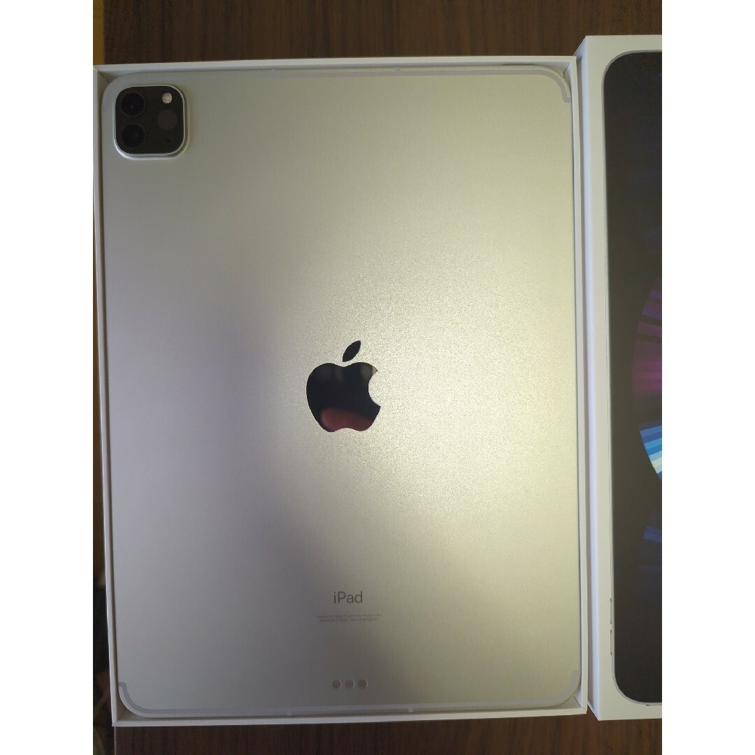 アップル iPad Pro 11インチ 第3世代 256GB シルバー スマホ/家電/カメラのPC/タブレット(タブレット)の商品写真