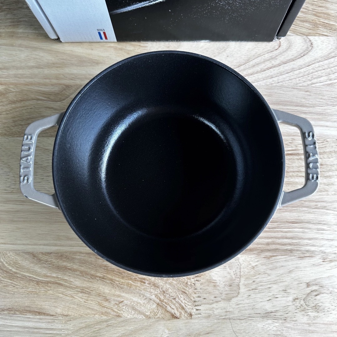 STAUB(ストウブ)の新品　ストウブ ワナベ サイズＳリネン　staub ココット  インテリア/住まい/日用品のキッチン/食器(鍋/フライパン)の商品写真