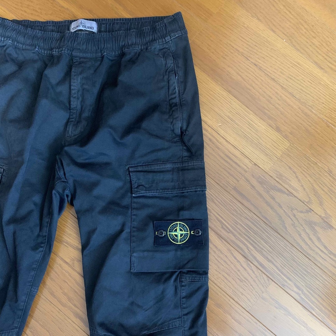 STONE ISLAND(ストーンアイランド)のストーンアイランド ブラック パッチ カーゴパンツ メンズのパンツ(ワークパンツ/カーゴパンツ)の商品写真