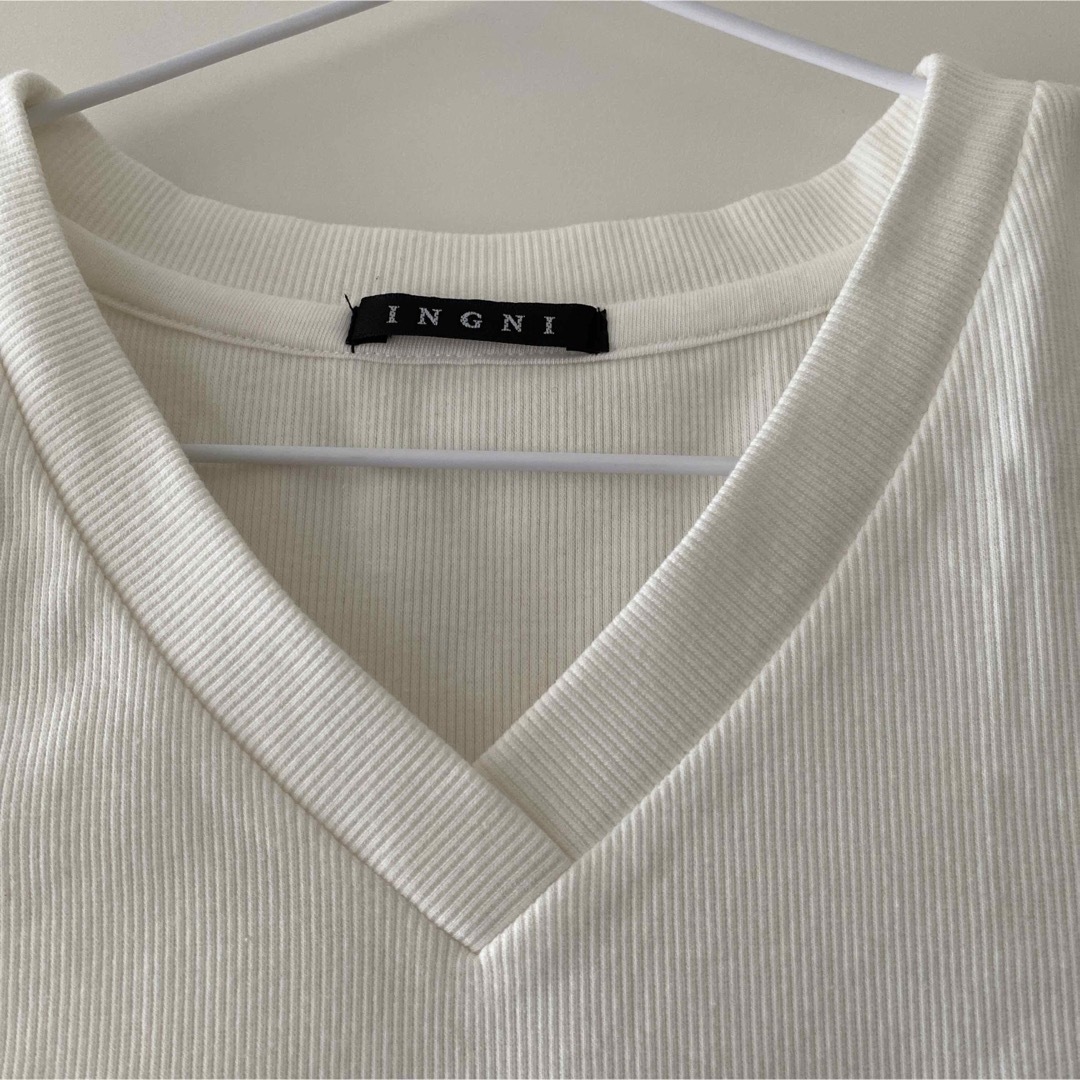 INGNI(イング)のイング　半袖リブカットソー　Ｖネック　サイズM  白 レディースのトップス(カットソー(半袖/袖なし))の商品写真