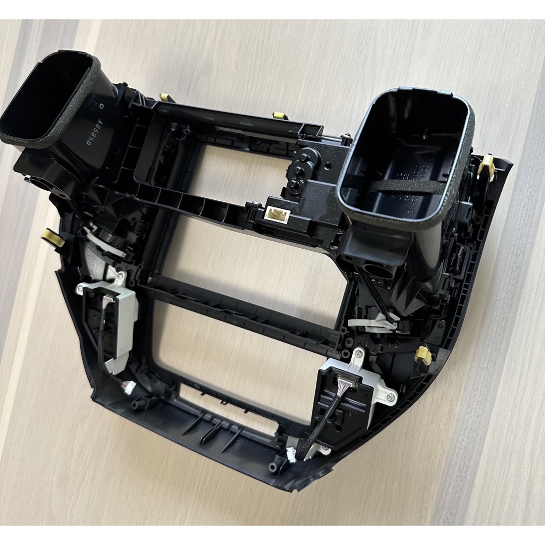 トヨタ(トヨタ)のクラウン　純正　210系　AWS210　オーディオパネル　センターパネル 自動車/バイクの自動車(カーオーディオ)の商品写真