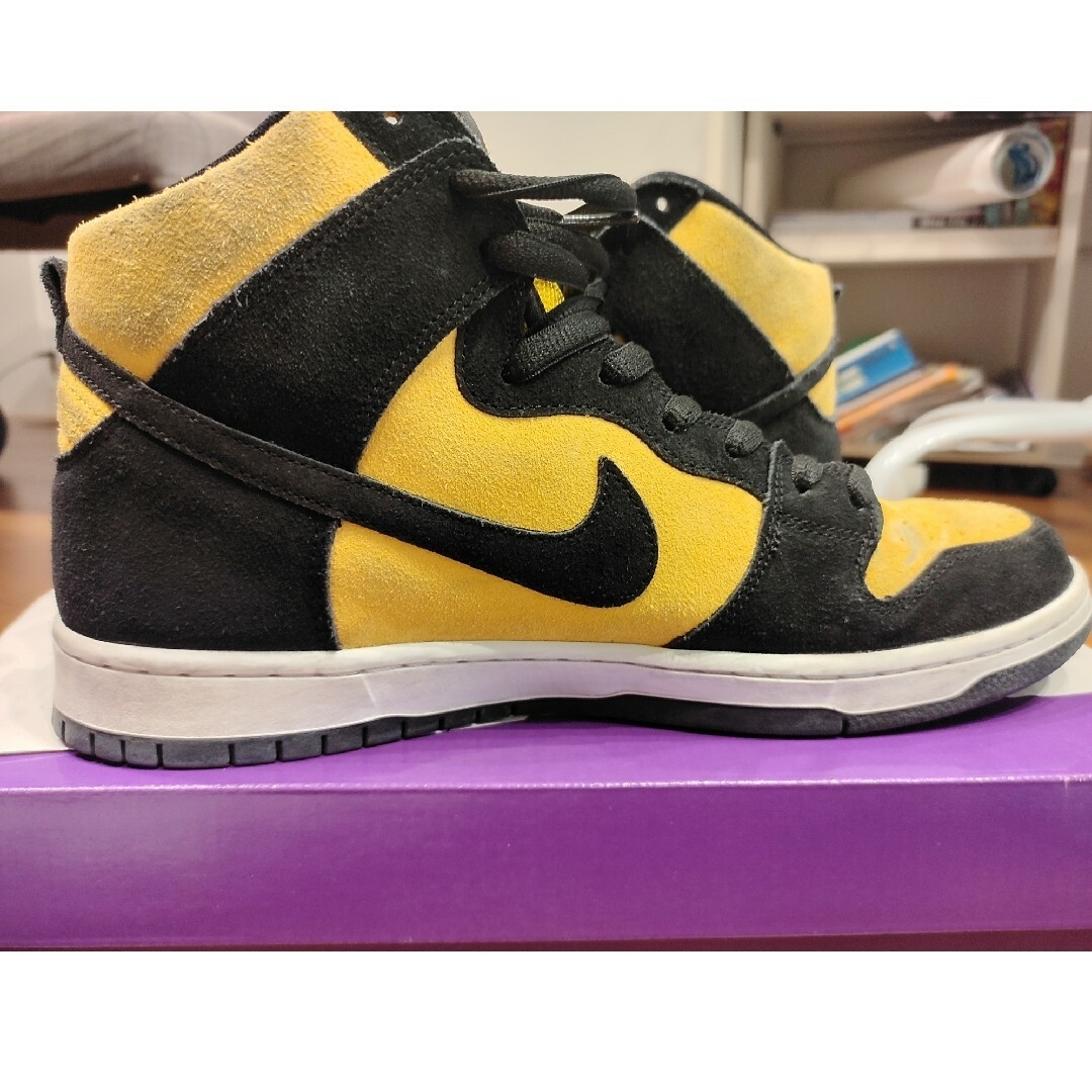 NIKE(ナイキ)のNIKE SB DUNK HIGH MAIZE AND BLACK　30cm メンズの靴/シューズ(スニーカー)の商品写真