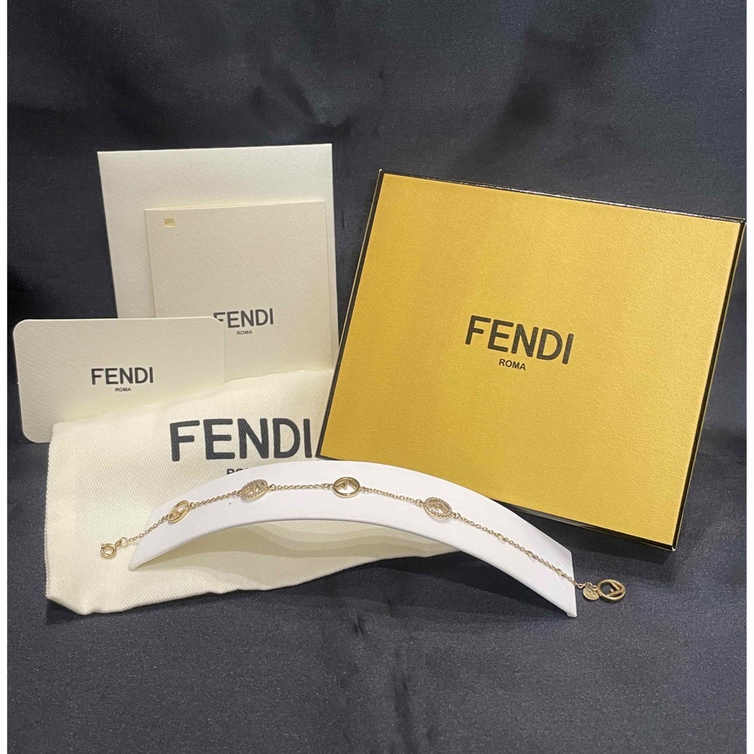 FENDI(フェンディ)のFENDI フェンディ★エフ　イズフェンディ　ブレスレット レディースのアクセサリー(ブレスレット/バングル)の商品写真