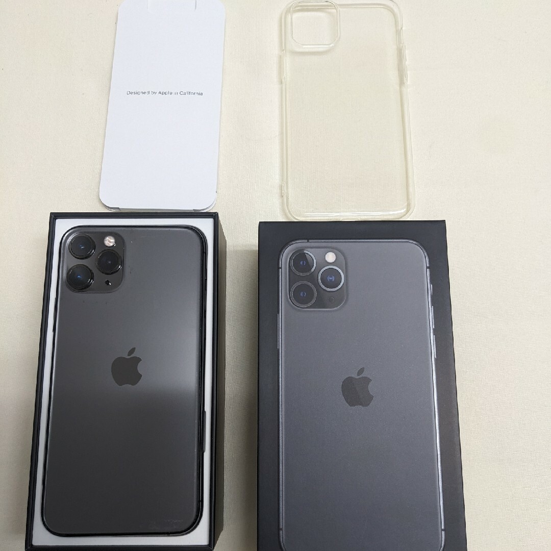 美品 iPhone11Pro 256GB SIMフリーGryバッテリー性能90％ スマホ/家電/カメラのスマートフォン/携帯電話(スマートフォン本体)の商品写真