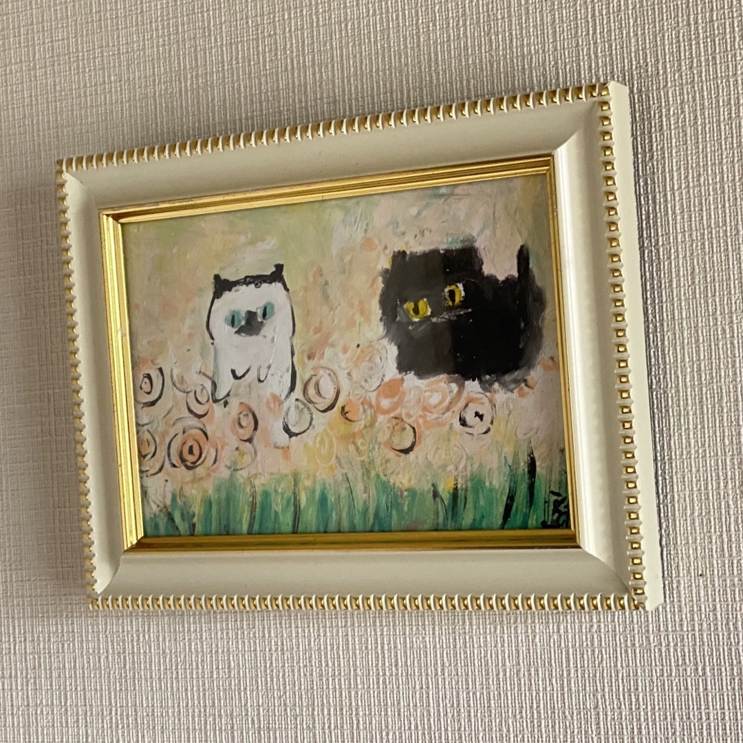 絵画。壁掛け絵原画手描き【かわいい猫たちが一緒に花畑で楽しく遊んで