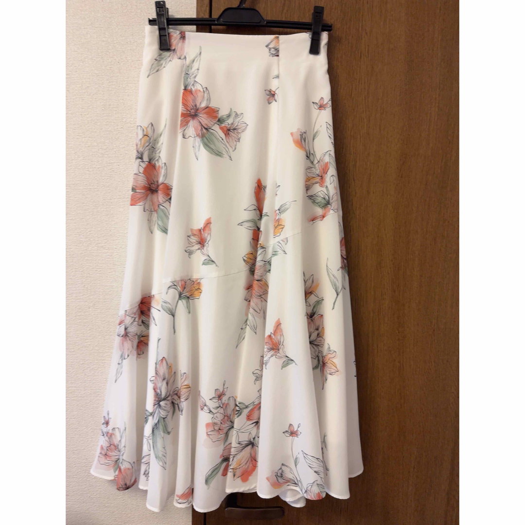 JUSGLITTY(ジャスグリッティー)のジャスグリッティー　花柄スカート レディースのスカート(ロングスカート)の商品写真