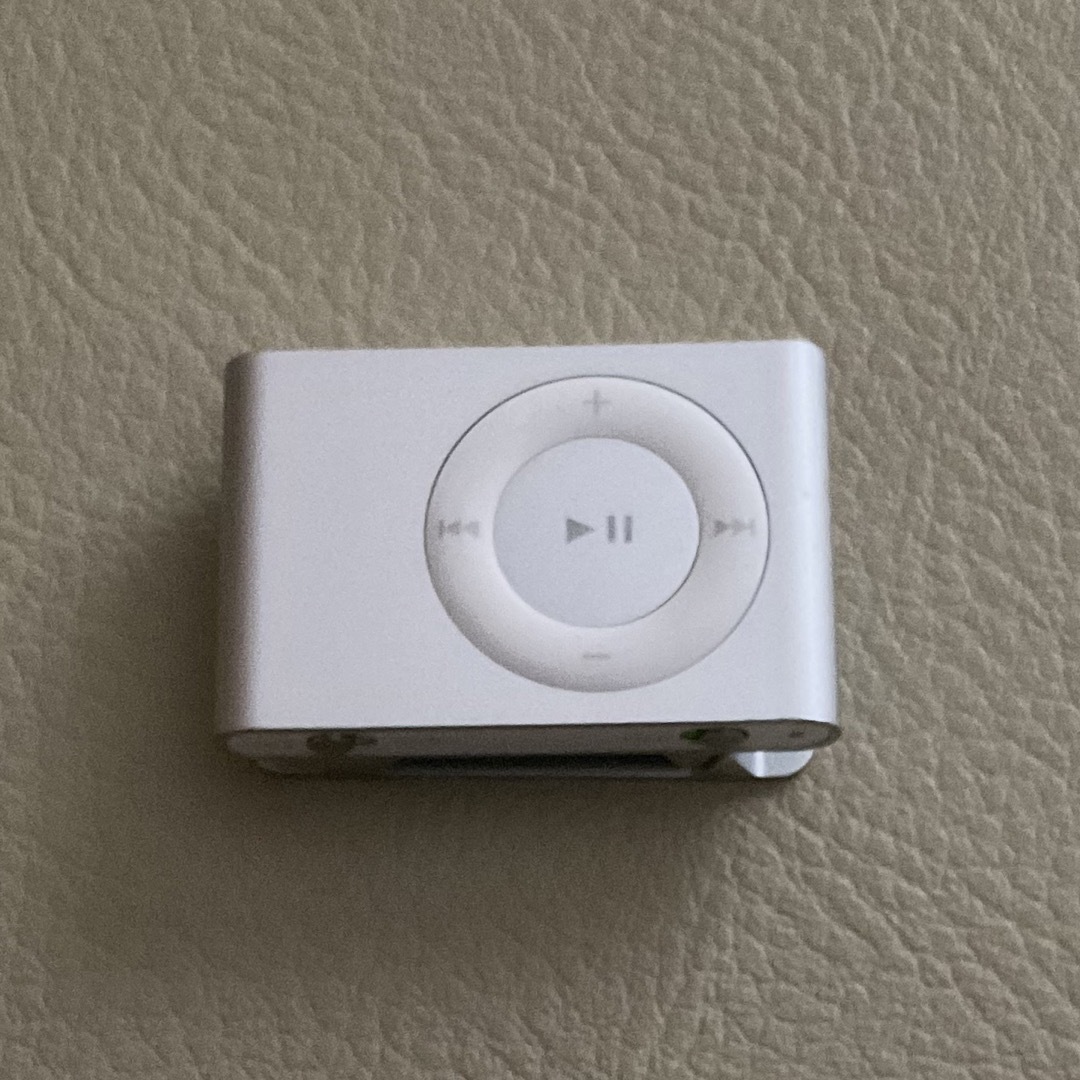 iPod(アイポッド)のipod shuffle シルバー　　 スマホ/家電/カメラのオーディオ機器(その他)の商品写真