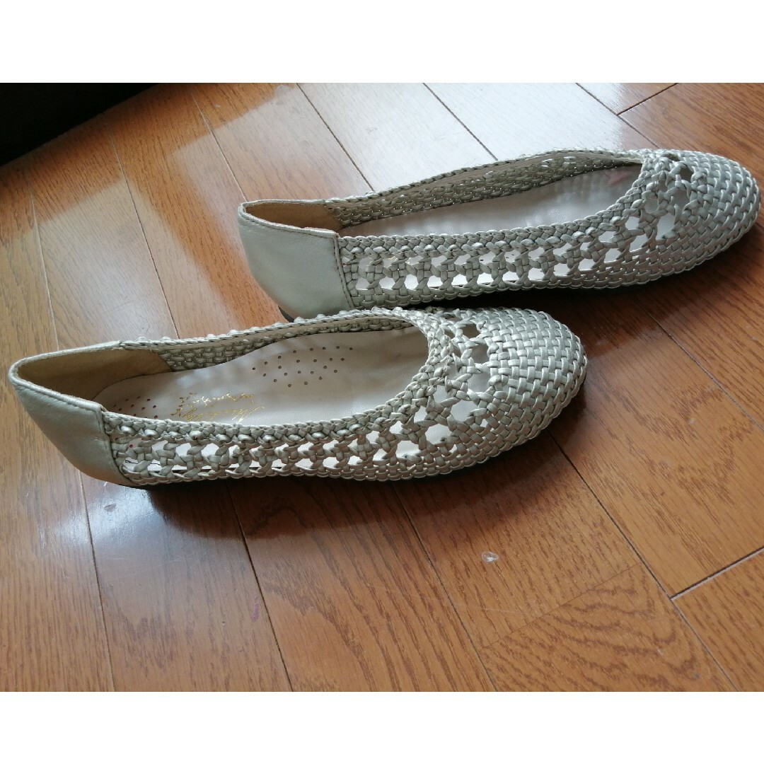 シルバーのパンプス　23.5cm レディースの靴/シューズ(ハイヒール/パンプス)の商品写真