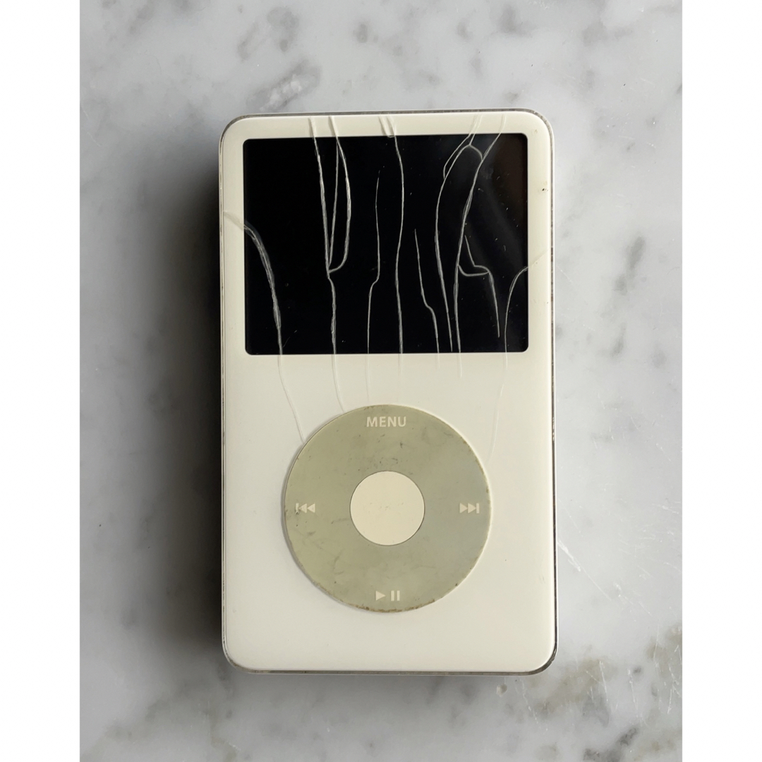 iPod(アイポッド)のAPPLE iPod IPOD 30GB VIDEO MA002J/A ホワイト スマホ/家電/カメラのオーディオ機器(ポータブルプレーヤー)の商品写真