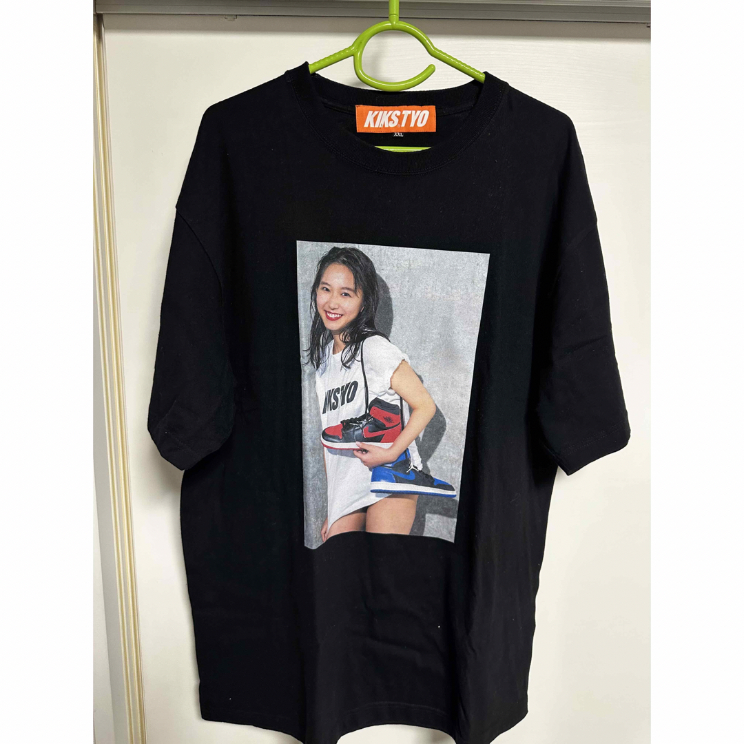 KIKS TYO(キックスティーワイオー)のKIKS TYO KIKS GIRLS TEE 志田音々  メンズのトップス(Tシャツ/カットソー(半袖/袖なし))の商品写真