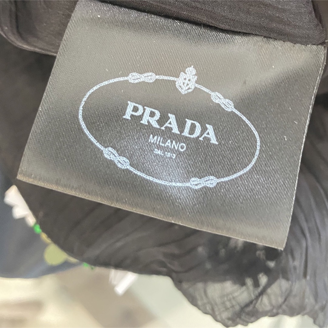 PRADA(プラダ)のPrada シルク　スパンコール　バークオープンドレス　40 新品未使用 レディースのワンピース(ひざ丈ワンピース)の商品写真