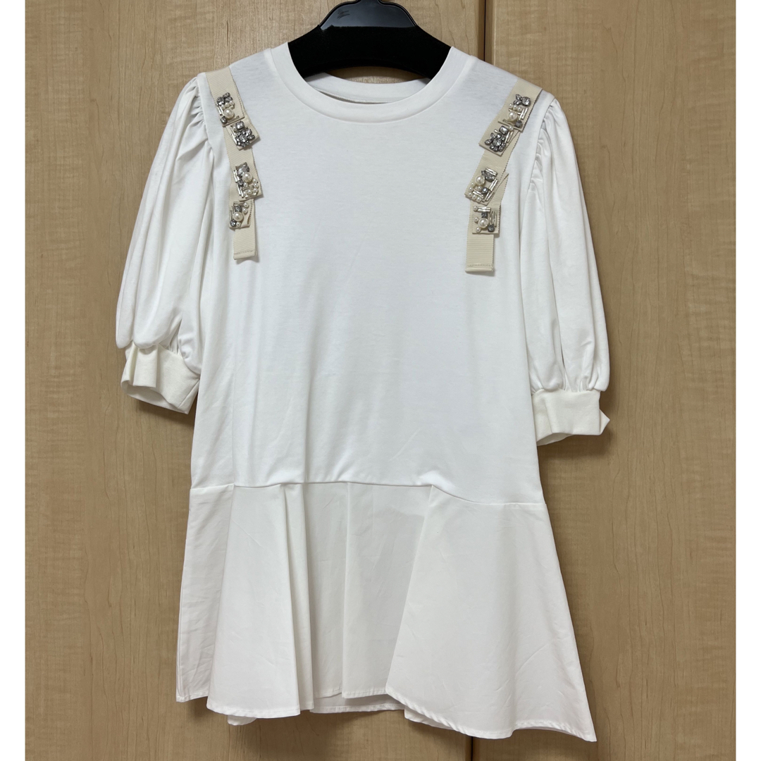 Chesty(チェスティ)のChesty ペプラムビジューTシャツ ホワイト レディースのトップス(シャツ/ブラウス(半袖/袖なし))の商品写真
