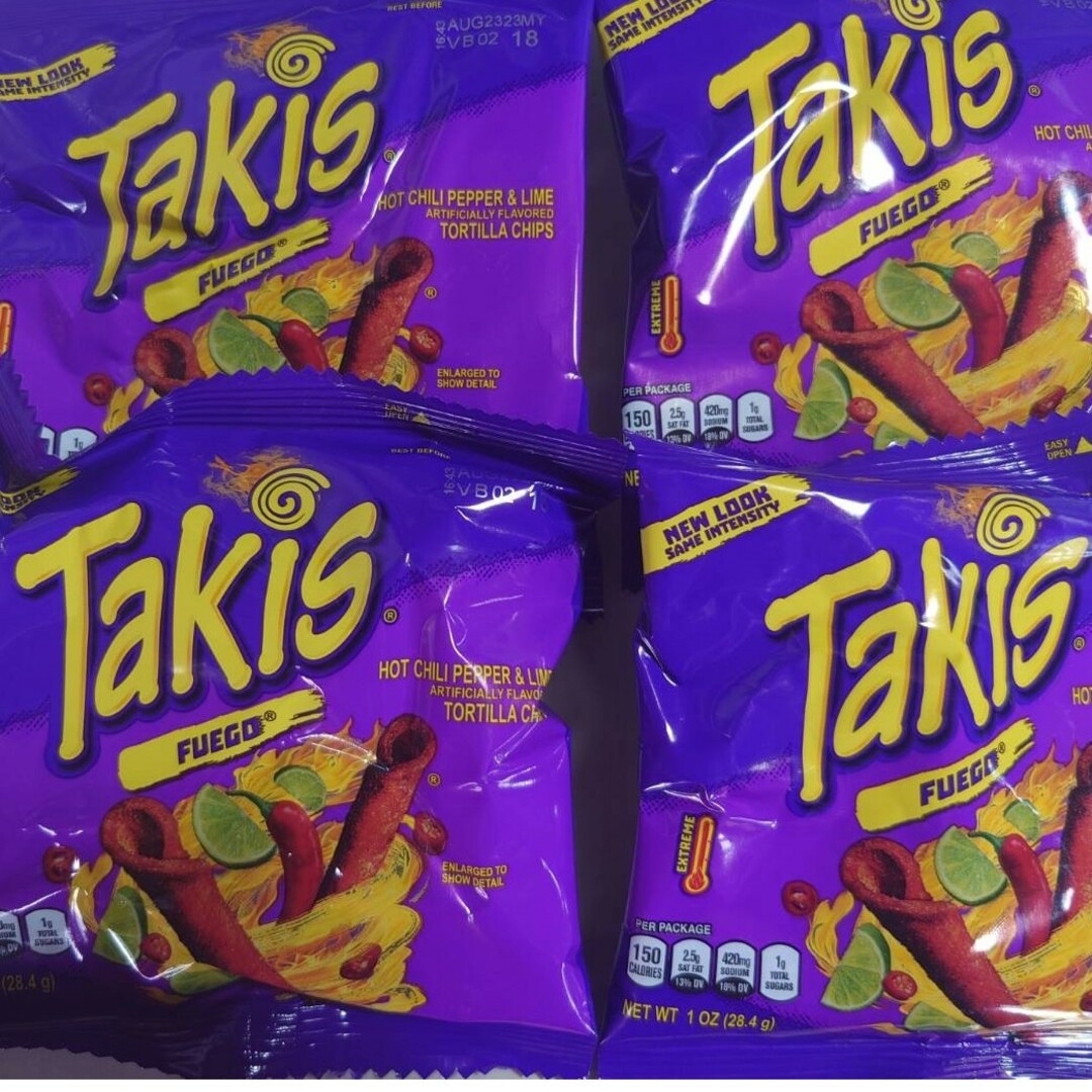 takis 4p 食品/飲料/酒の食品(菓子/デザート)の商品写真