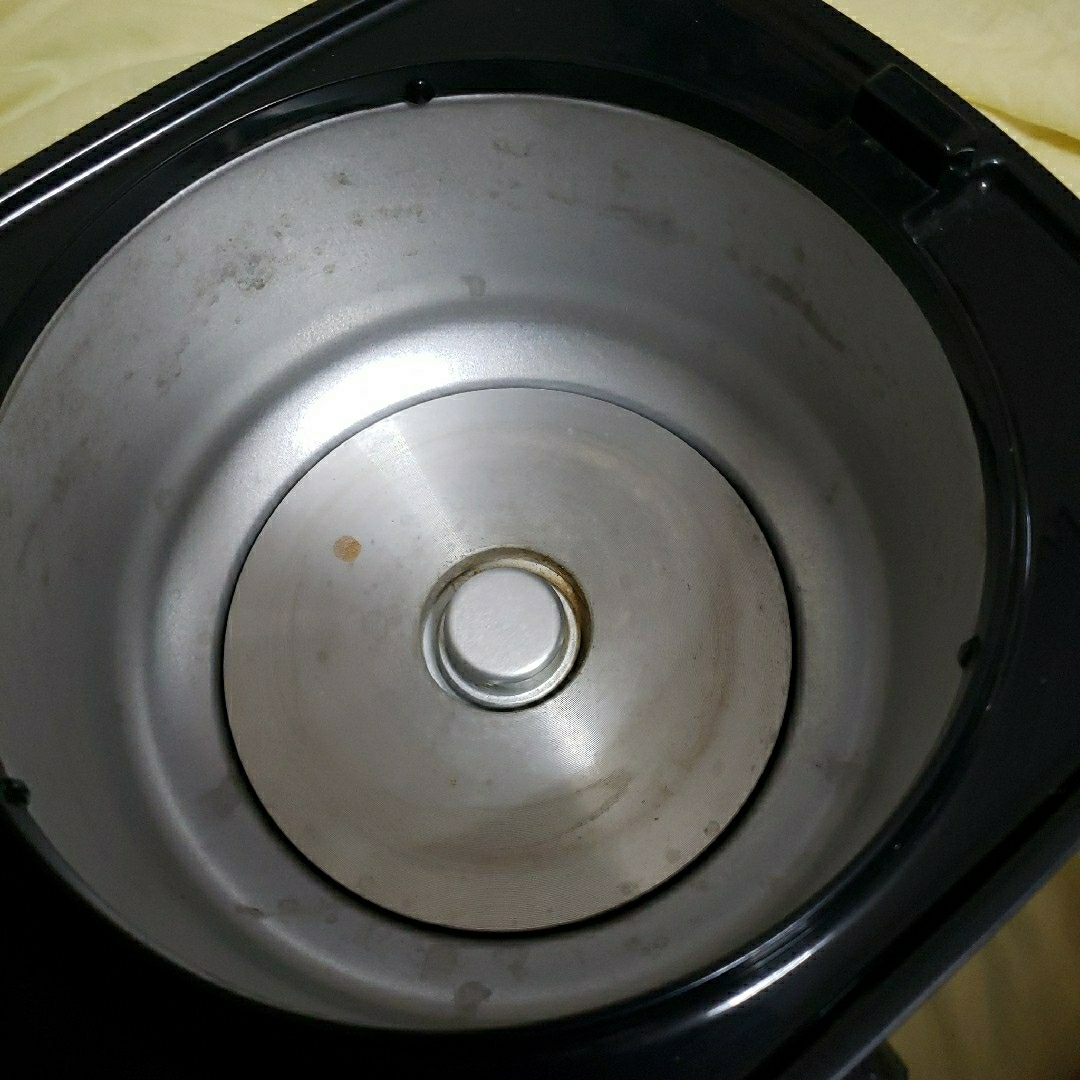 アイリスオーヤマ　3合　炊飯器 スマホ/家電/カメラの調理家電(炊飯器)の商品写真
