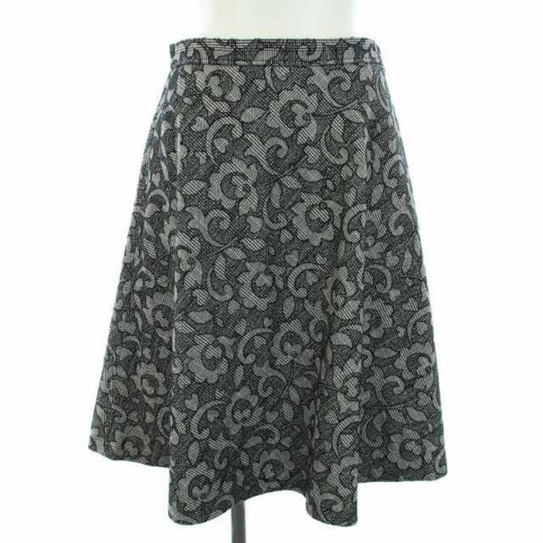 VIAGGIO BLU(ビアッジョブルー)のビアッジョブルー スカート フレア ひざ丈 総柄 花柄 2 M 黒 ブラック 白 レディースのスカート(ひざ丈スカート)の商品写真