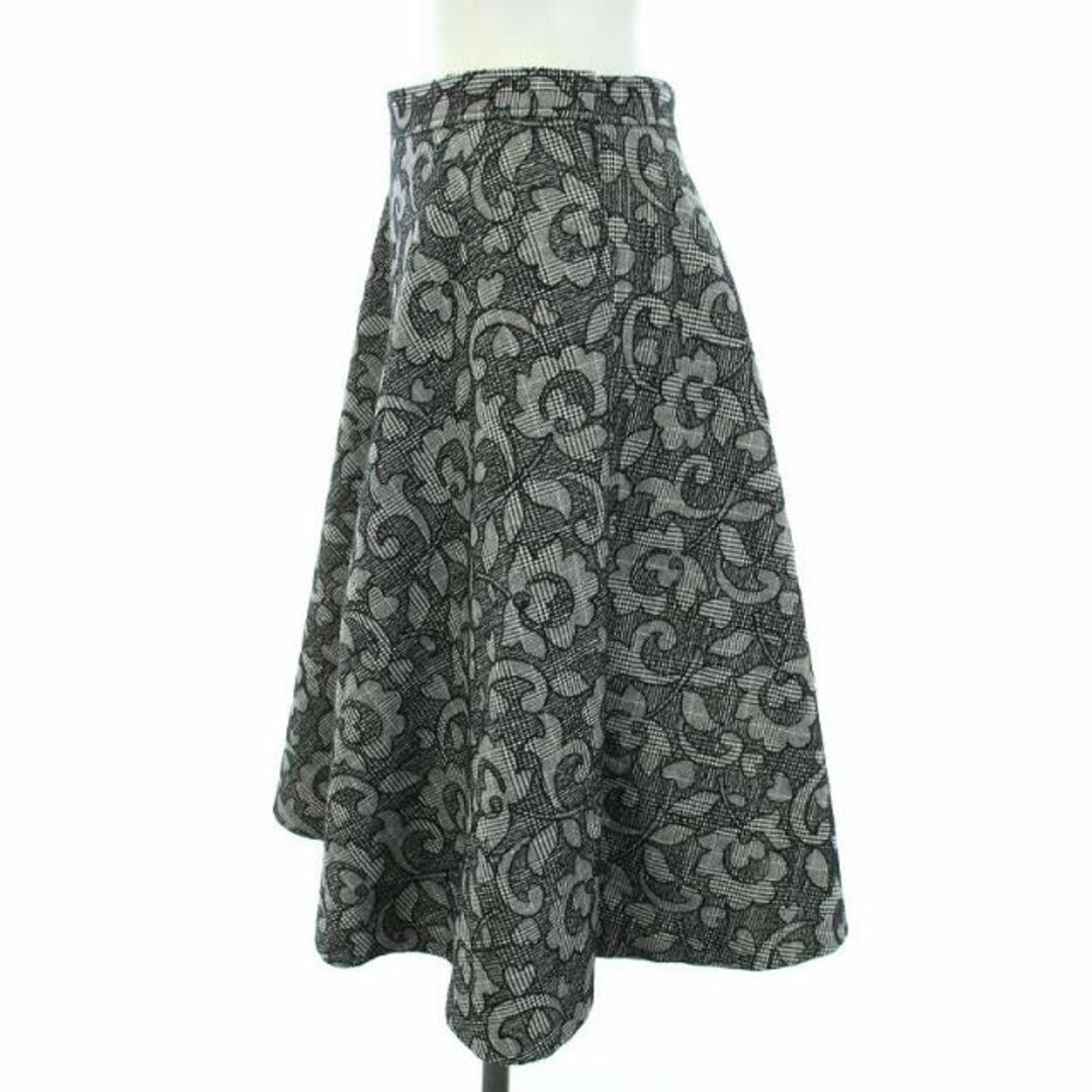 VIAGGIO BLU(ビアッジョブルー)のビアッジョブルー スカート フレア ひざ丈 総柄 花柄 2 M 黒 ブラック 白 レディースのスカート(ひざ丈スカート)の商品写真