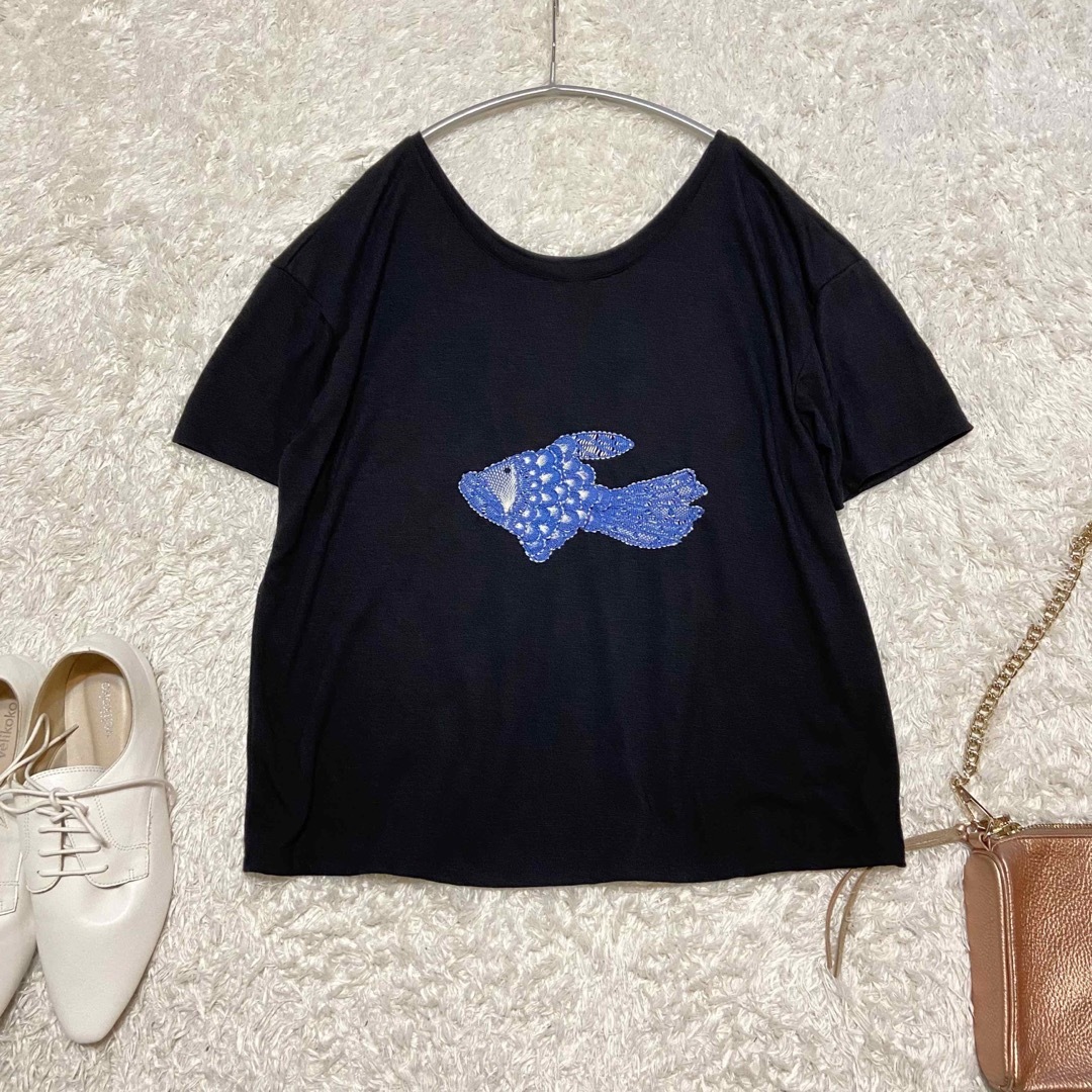 H.P.FRANCE(アッシュペーフランス)のjuana de arco  ホォアナデアルコ　魚　刺繍　Tシャツ　黒　柄 レディースのトップス(Tシャツ(半袖/袖なし))の商品写真