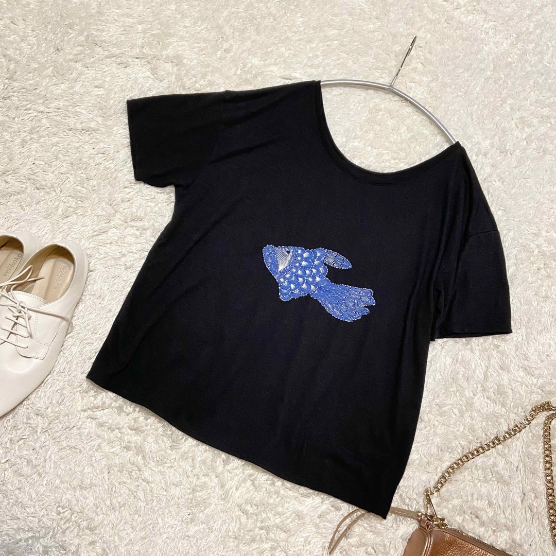H.P.FRANCE(アッシュペーフランス)のjuana de arco  ホォアナデアルコ　魚　刺繍　Tシャツ　黒　柄 レディースのトップス(Tシャツ(半袖/袖なし))の商品写真