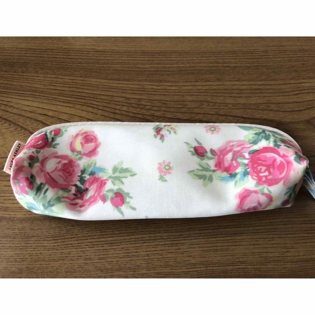 LAURA ASHLEY(ローラアシュレイ)のLAURA ASHLEYのペンケース(used品)バンチェッドロージズ インテリア/住まい/日用品の文房具(ペンケース/筆箱)の商品写真