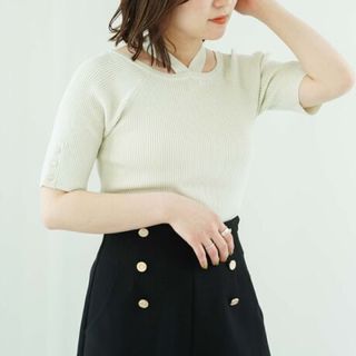 ナチュラルクチュール(natural couture)のリボン付きオフショルニット(カットソー(半袖/袖なし))