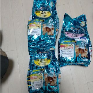 ネスレ(Nestle)のピュリナワン　避妊・去勢した猫の体重ケア　チキン、サーモン＆ツナ2キロ✕3(ペットフード)