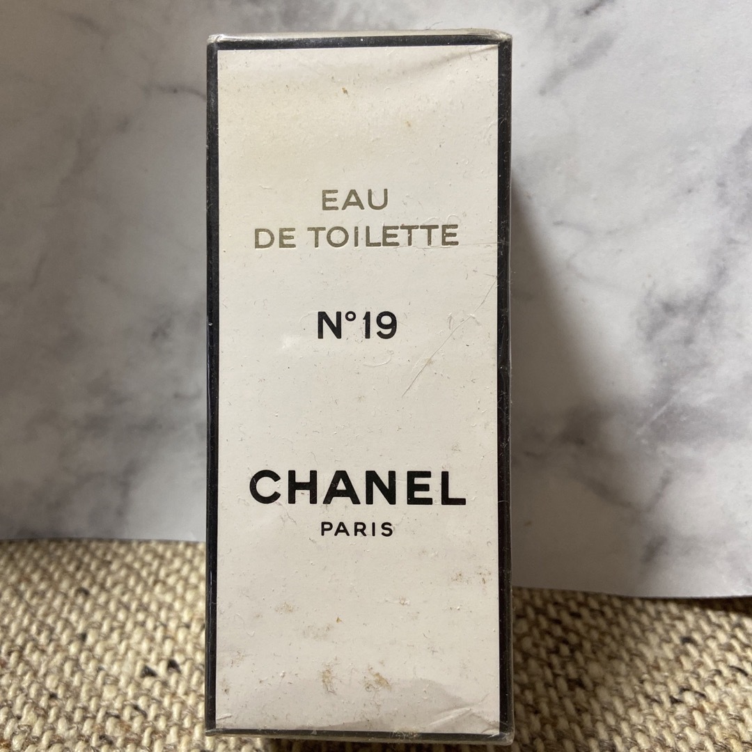 シャネル CHANEL EAU  DE TOILETTE N°19 新品未開封